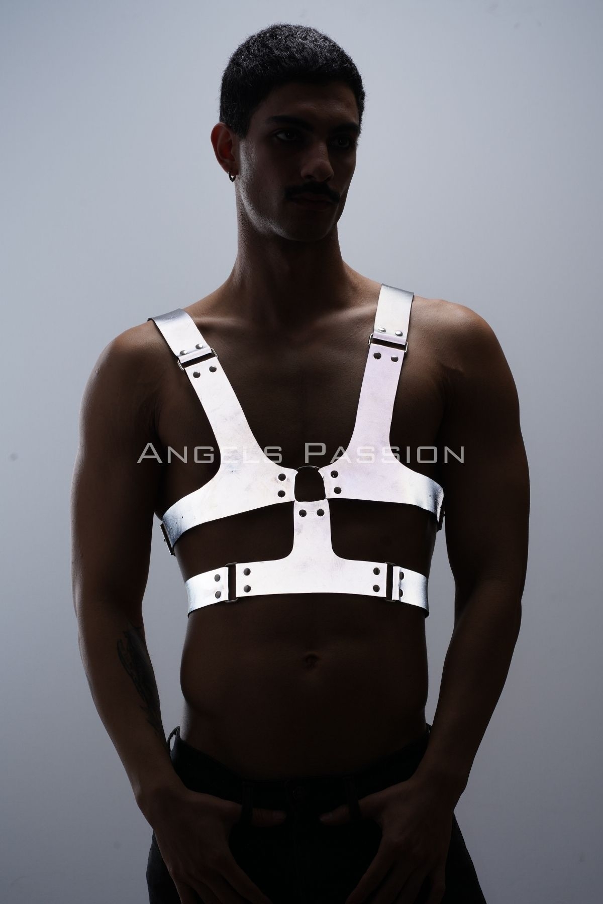 Gizli%20Arzu%20Reflektörlü%20(Gizli%20Arzu%20Karanlıkta%20Parlayan)%20Sert%20Göğüs%20Harness,%20Gay%20Harness%20Aksesuar,%20Gay%20Giyim%20-%20APFTM119